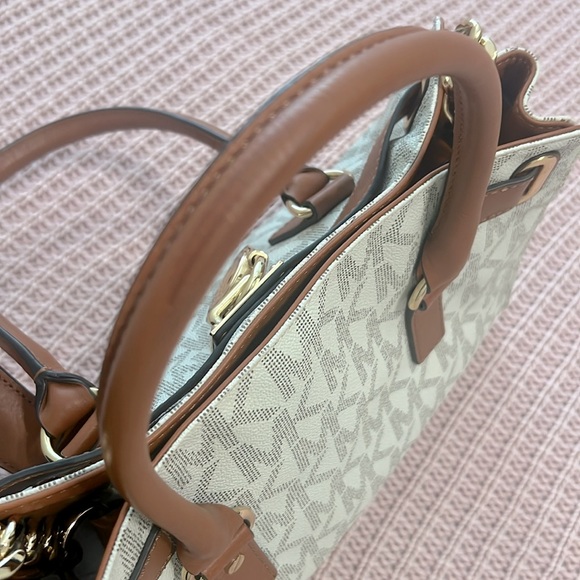 LIKE NEW Michael Kors Hamilton Satchel Bag - Picture 17 of 17